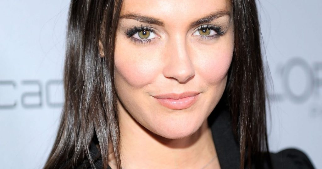 how old is taylor cole​